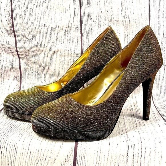 GOLD METALLIC PLATFORM SIZE 9.5 4.5” HEEL - Picture 1 of 5